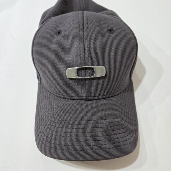 Mens Oakley Metal A-Flex Gas Can Grey Fitted Cap Hat L/XL - Picture 1 of 8